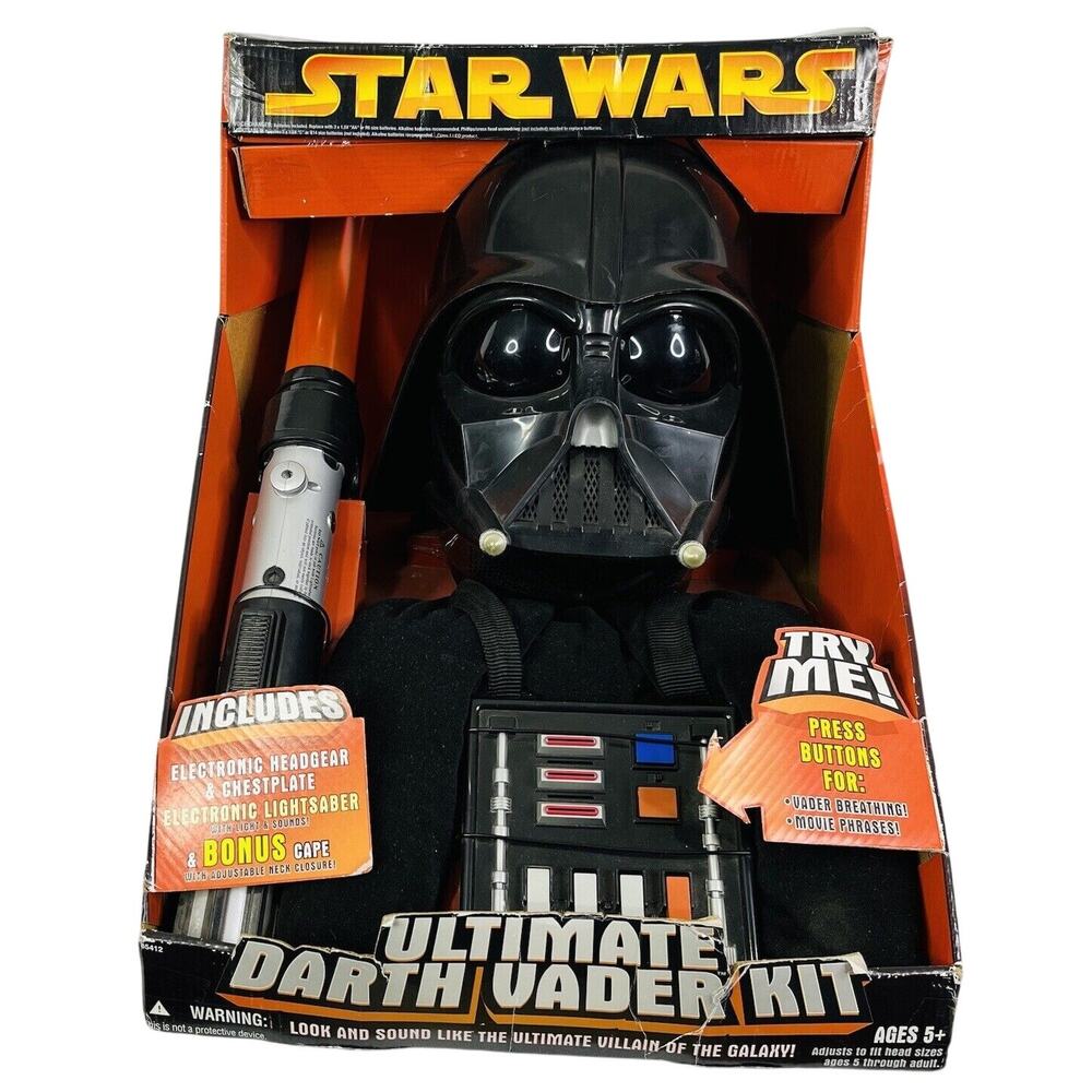 Hasbro Star Wars Ultimate Darth Vader Kit with Lightsaber Voice Changer Cape‎